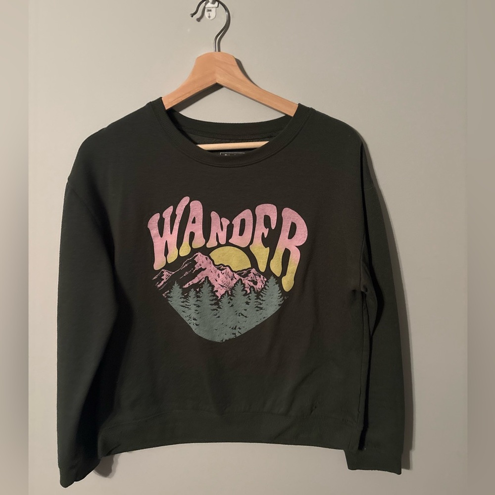 Wander dark green crewneck sweatshirt